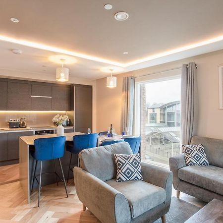 Luxury 2 Bedroom Apartment With Free Parking In The Heart Of ヨーク エクステリア 写真