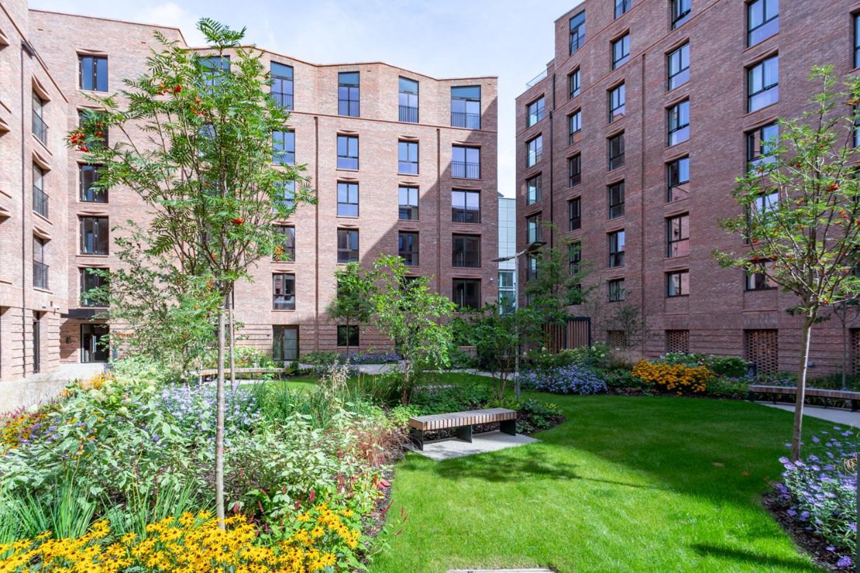 Luxury 2 Bedroom Apartment With Free Parking In The Heart Of ヨーク エクステリア 写真