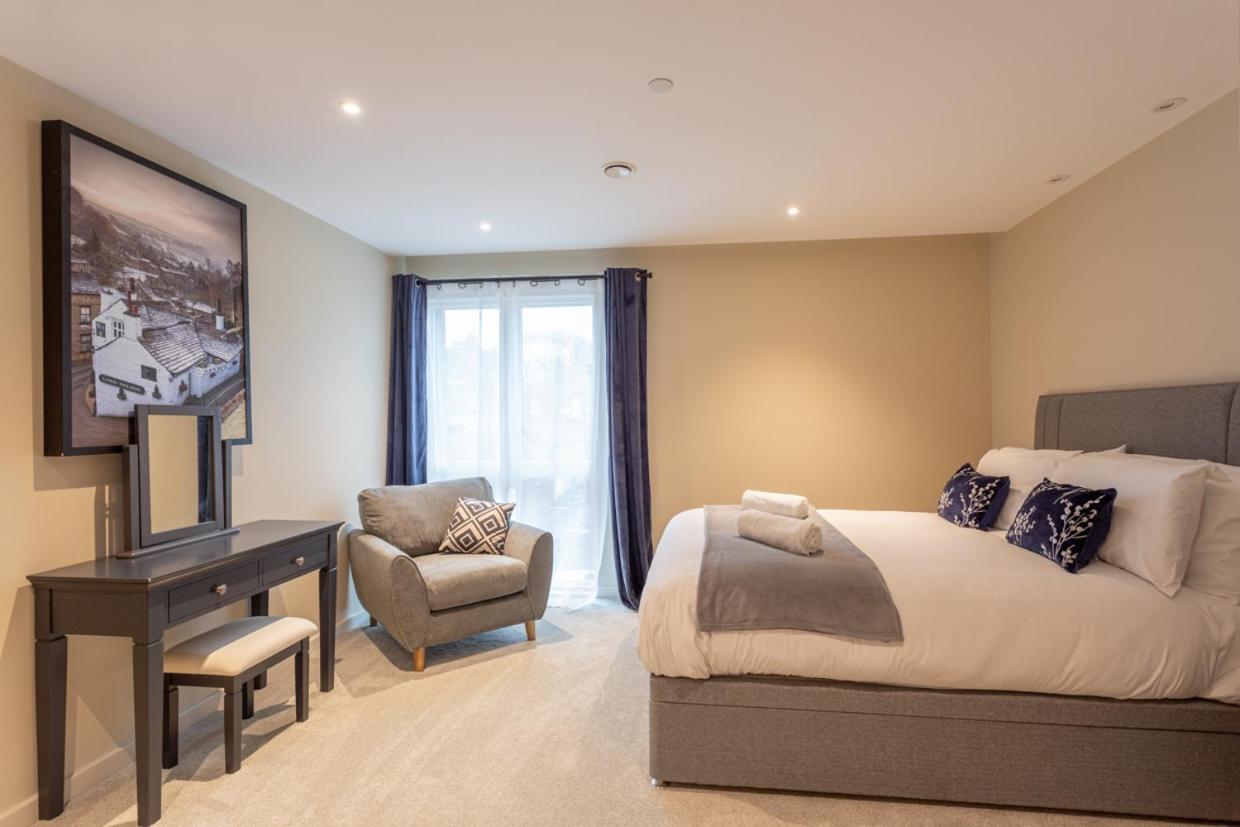 Luxury 2 Bedroom Apartment With Free Parking In The Heart Of ヨーク エクステリア 写真