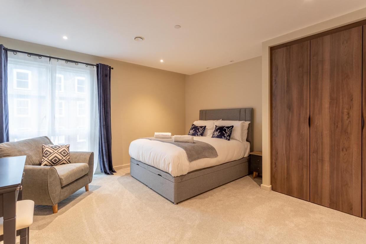 Luxury 2 Bedroom Apartment With Free Parking In The Heart Of ヨーク エクステリア 写真