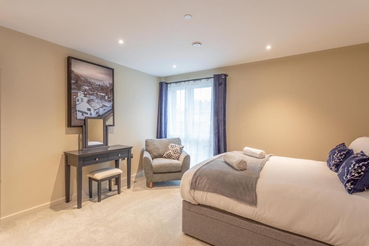 Luxury 2 Bedroom Apartment With Free Parking In The Heart Of ヨーク エクステリア 写真