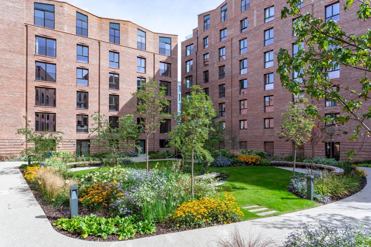 Luxury 2 Bedroom Apartment With Free Parking In The Heart Of ヨーク エクステリア 写真