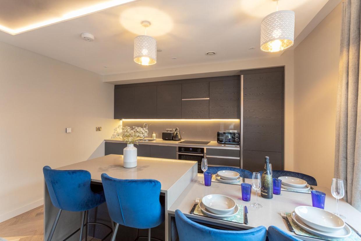 Luxury 2 Bedroom Apartment With Free Parking In The Heart Of ヨーク エクステリア 写真