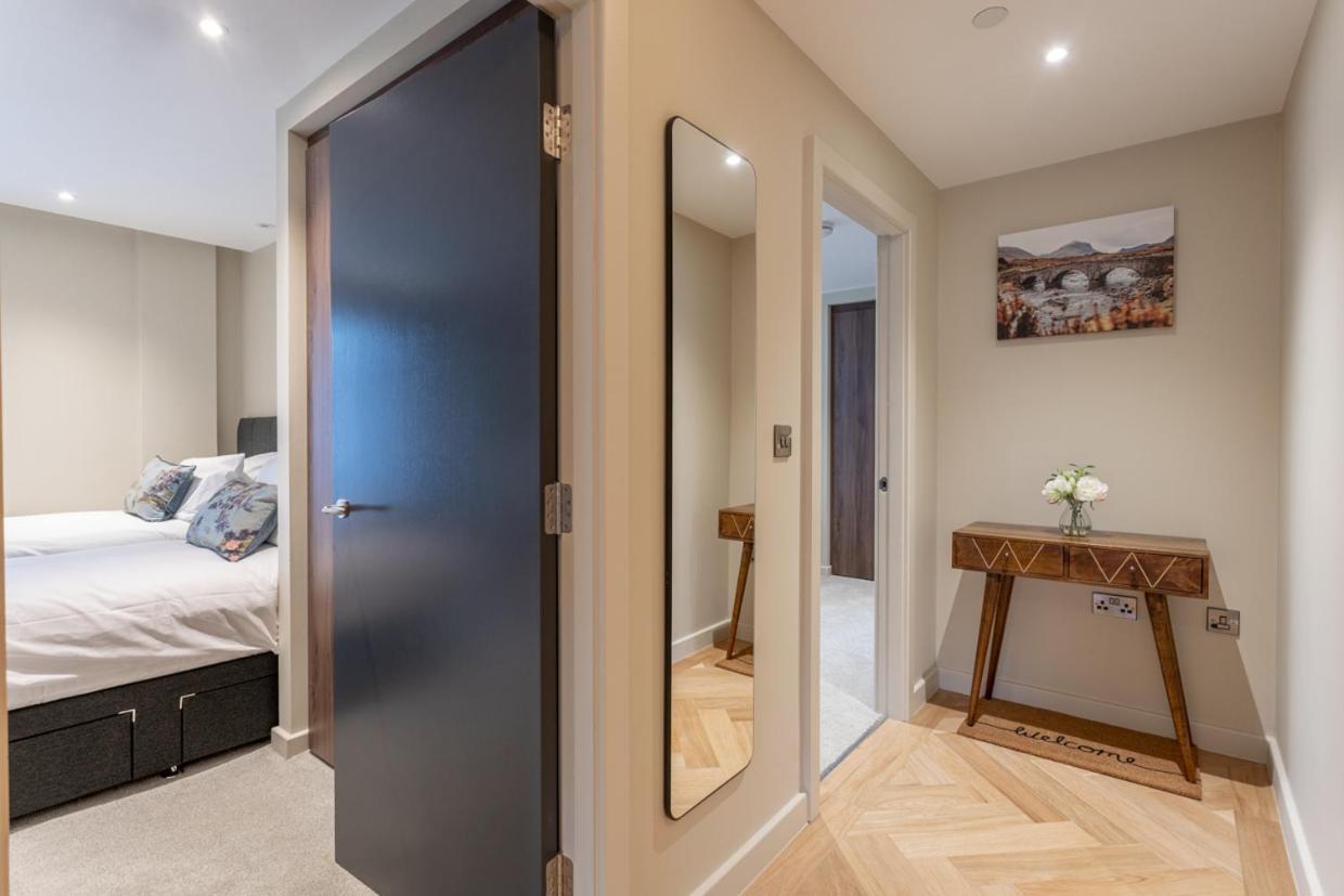 Luxury 2 Bedroom Apartment With Free Parking In The Heart Of ヨーク エクステリア 写真