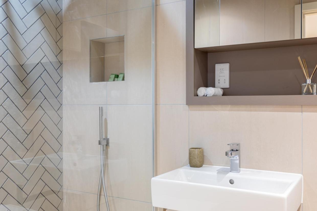 Luxury 2 Bedroom Apartment With Free Parking In The Heart Of ヨーク エクステリア 写真