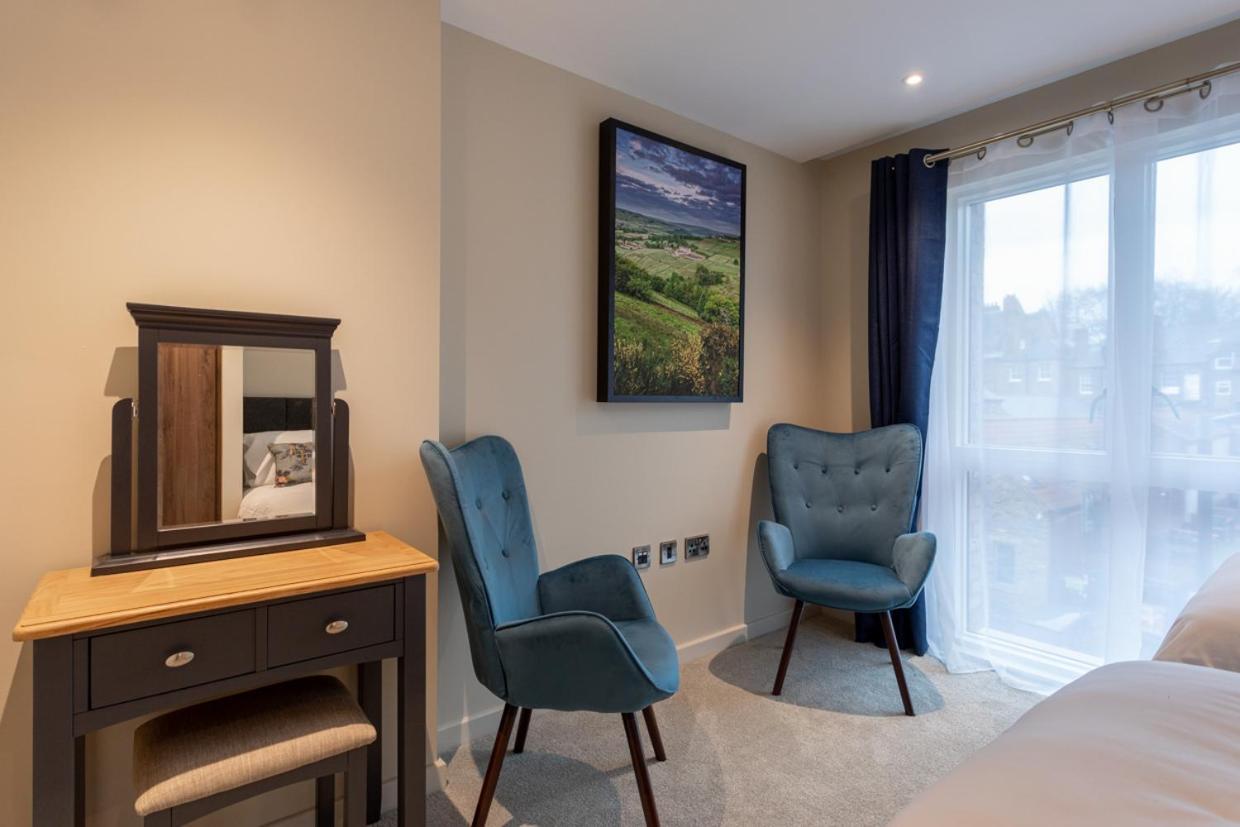 Luxury 2 Bedroom Apartment With Free Parking In The Heart Of ヨーク エクステリア 写真