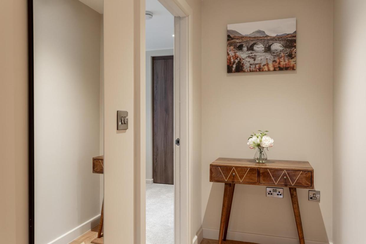 Luxury 2 Bedroom Apartment With Free Parking In The Heart Of ヨーク エクステリア 写真