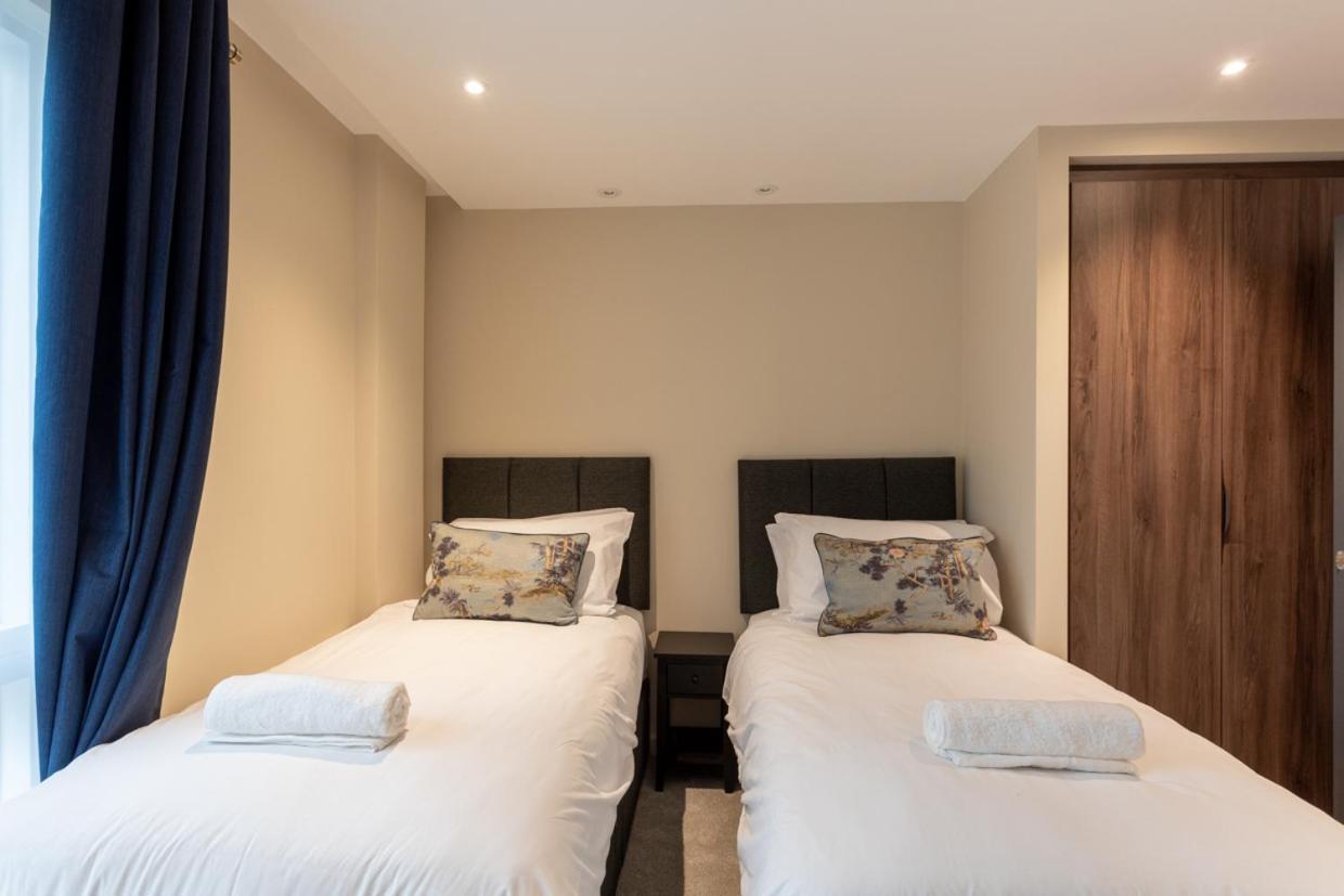 Luxury 2 Bedroom Apartment With Free Parking In The Heart Of ヨーク エクステリア 写真
